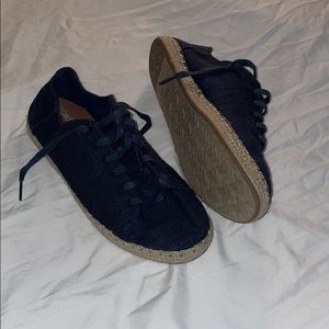 Hardly worn Toms navy shoes